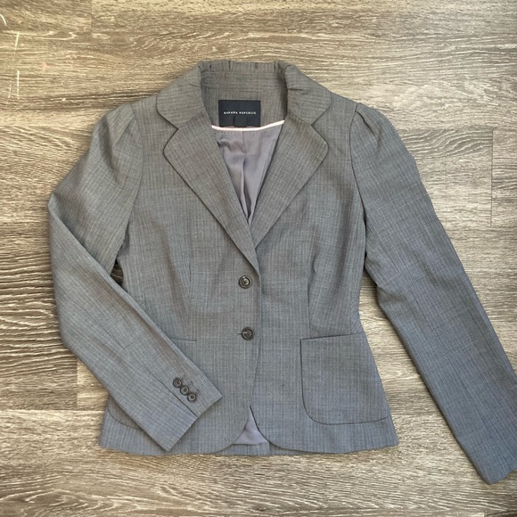 Banana Republic Jackets & Blazers - Banana Republic gray pinstripe wool blazer in size 4